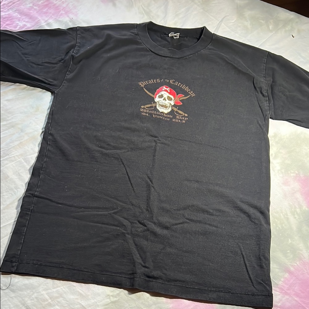 Vintage Men's Black Graphic T-Shirt Pirates of the Caribbean St Vincent